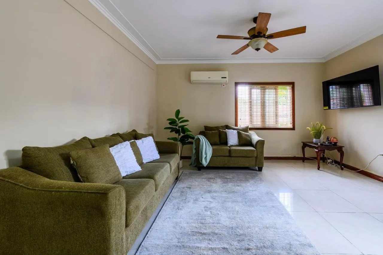 Townhouse Near Ac Hotel - Pool - Kingston Jamaica